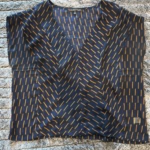 Sheer Navy cropped fitted (darts) V-neck medium w golden brown abstract pattern